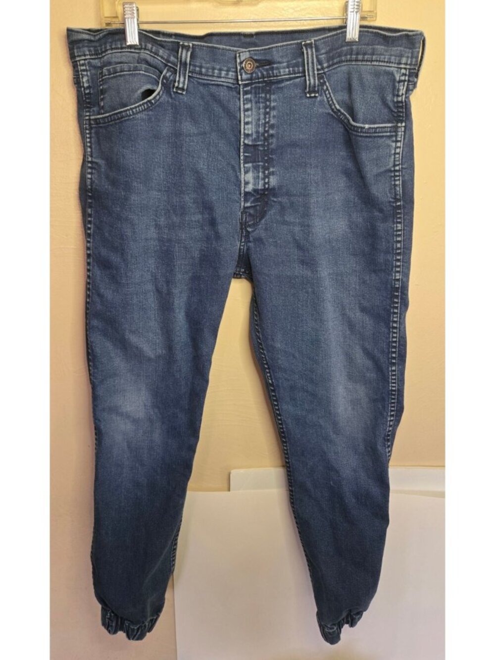 Levi's 513 Jogger Style Medium Wash Denim Jeans Size 38X32 Hard To Find Casual